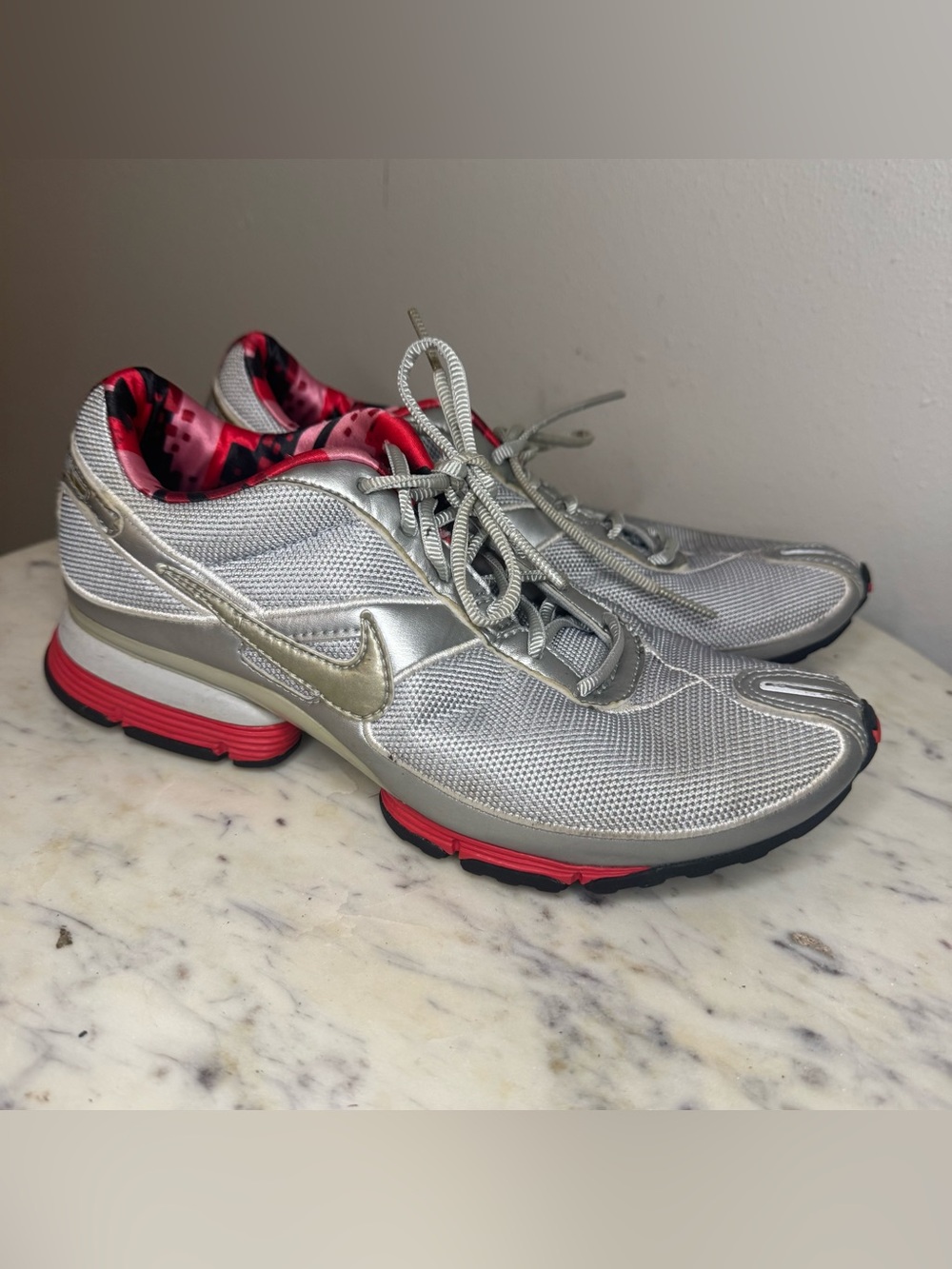 Nike Zoom Air Shoes Size 7 Womens running pink silver
MAKE ME AN OFFER!